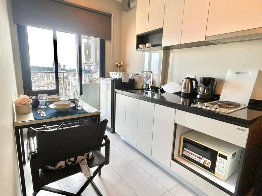 Base Central Pattaya Long Balcony King-Bed With Infinity Pool & Free Netflix! Екстер'єр фото