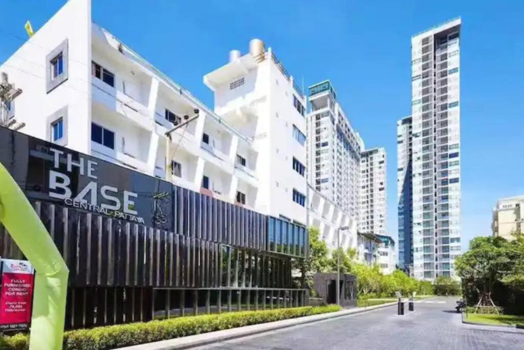 Base Central Pattaya Long Balcony King-Bed With Infinity Pool & Free Netflix! Екстер'єр фото