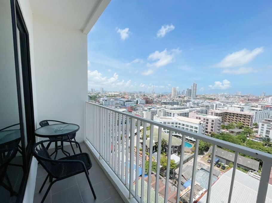 Base Central Pattaya Long Balcony King-Bed With Infinity Pool & Free Netflix! Екстер'єр фото