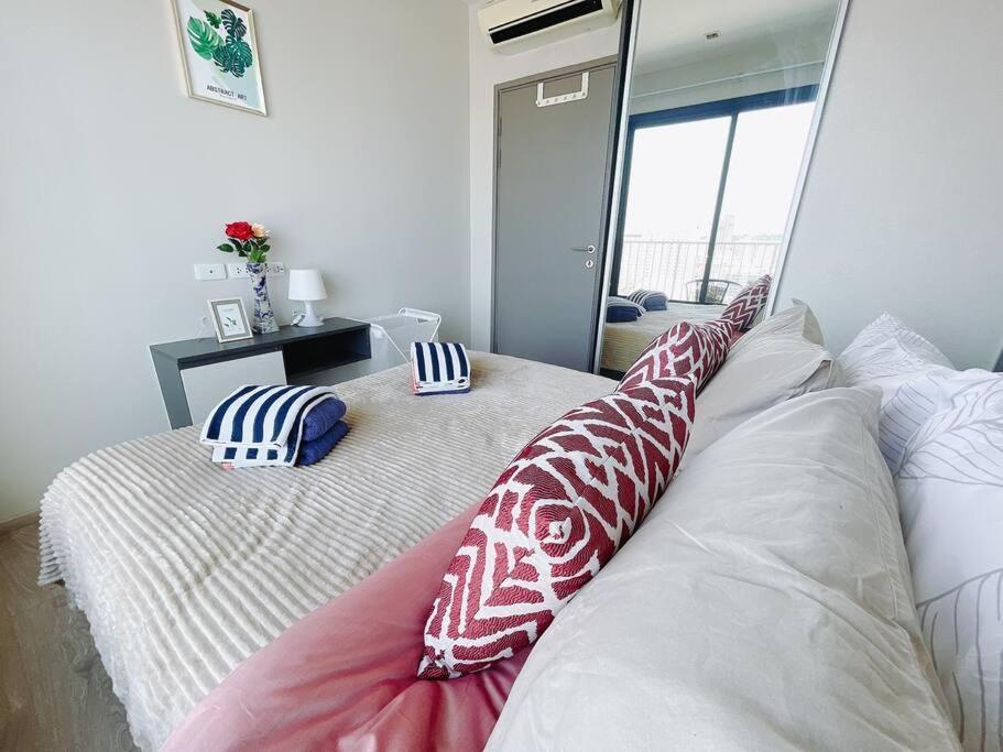 Base Central Pattaya Long Balcony King-Bed With Infinity Pool & Free Netflix! Екстер'єр фото