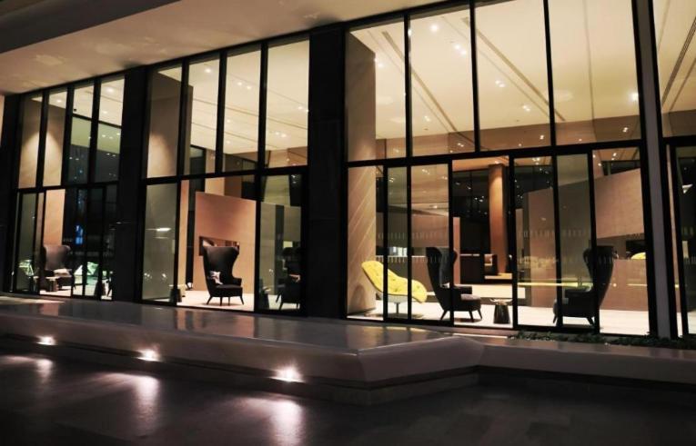 Base Central Pattaya Long Balcony King-Bed With Infinity Pool & Free Netflix! Екстер'єр фото