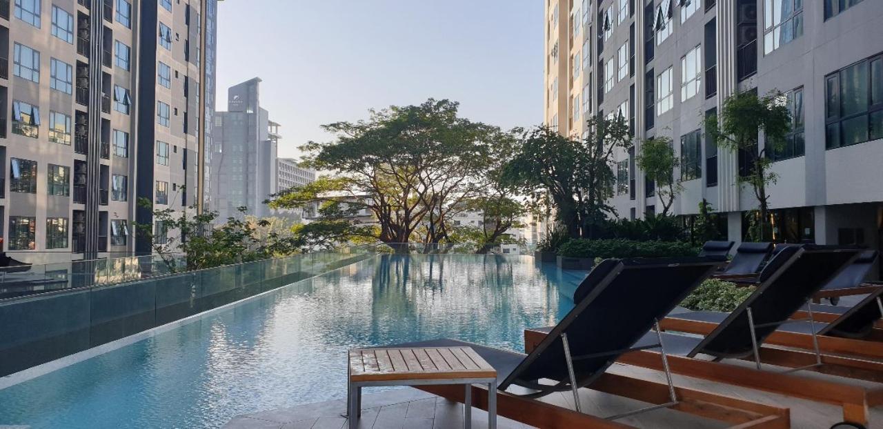 Base Central Pattaya Long Balcony King-Bed With Infinity Pool & Free Netflix! Екстер'єр фото