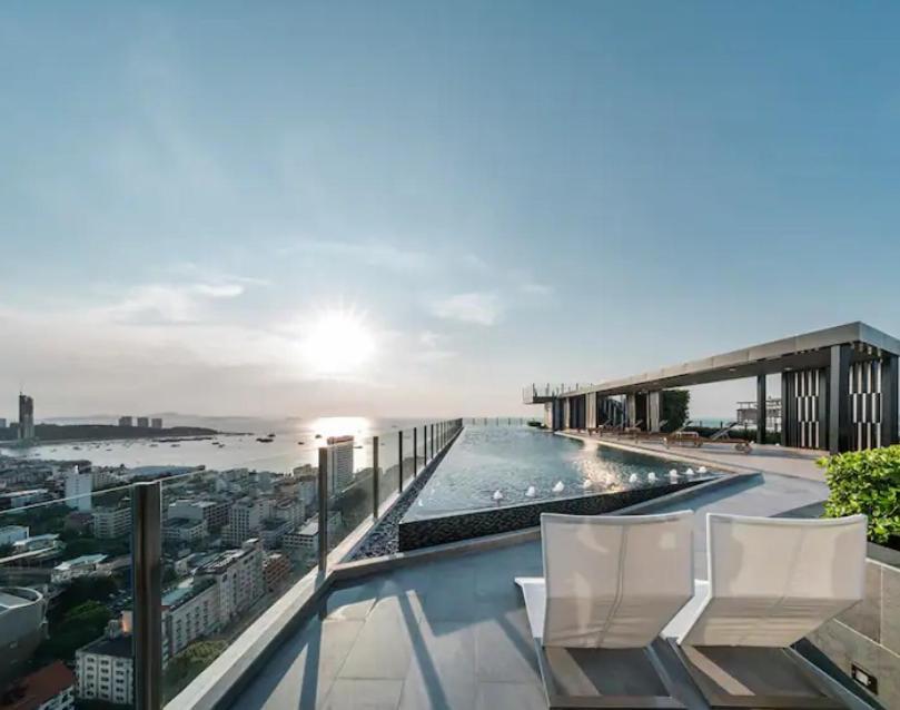 Base Central Pattaya Long Balcony King-Bed With Infinity Pool & Free Netflix! Екстер'єр фото