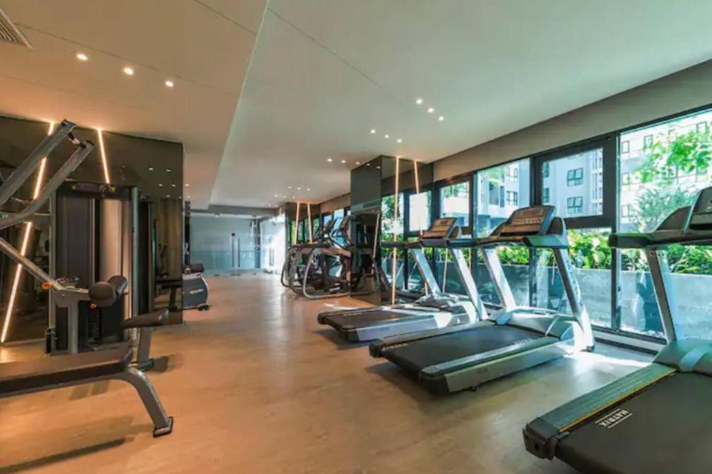 Base Central Pattaya Long Balcony King-Bed With Infinity Pool & Free Netflix! Екстер'єр фото